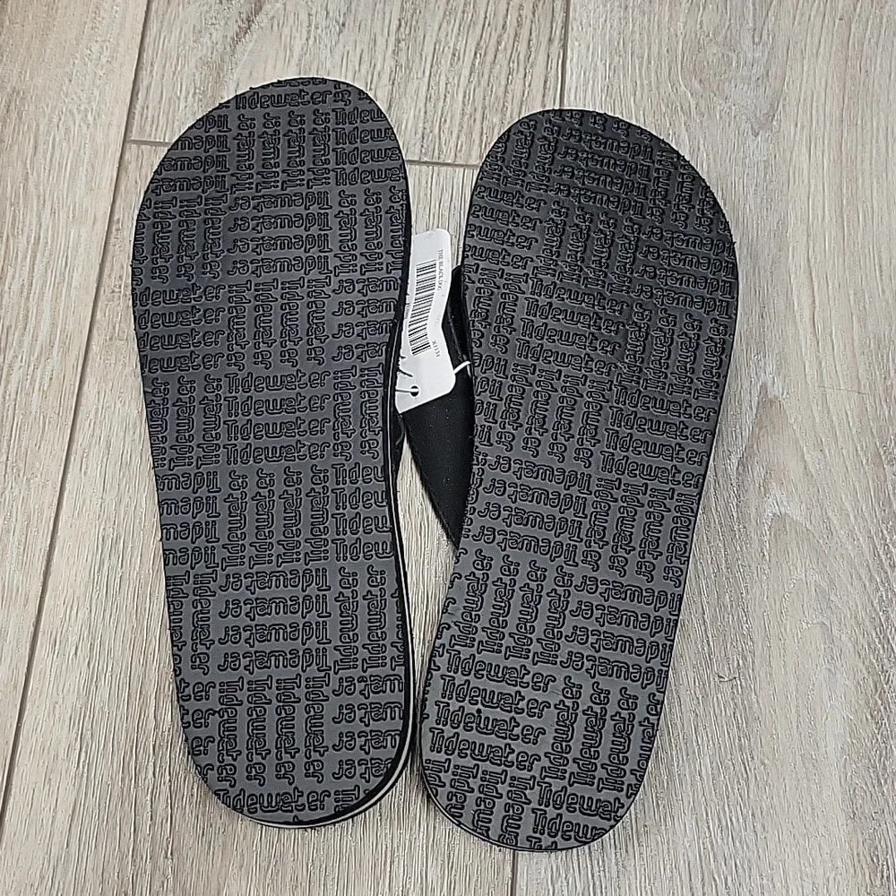 The Black Dog Size 10 Black Flip Flop Sandals NWT